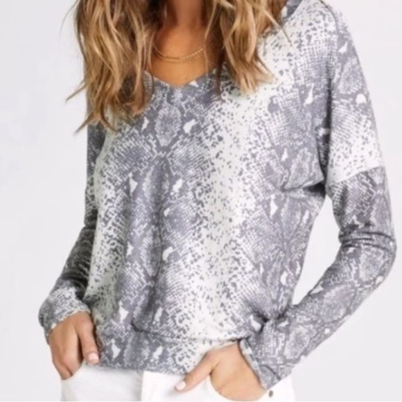Wildfox Sweaters - Wildfox snake print slouchy top/ thin soft sweatshirt fabric